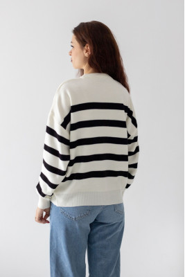 Светр жіночий